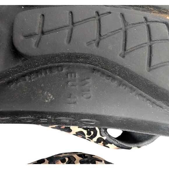 Oofos Oolala Sandals Womens 10 Leopard Recovery Thong Cushion Plantar Fasciitis - Picture 7 of 7